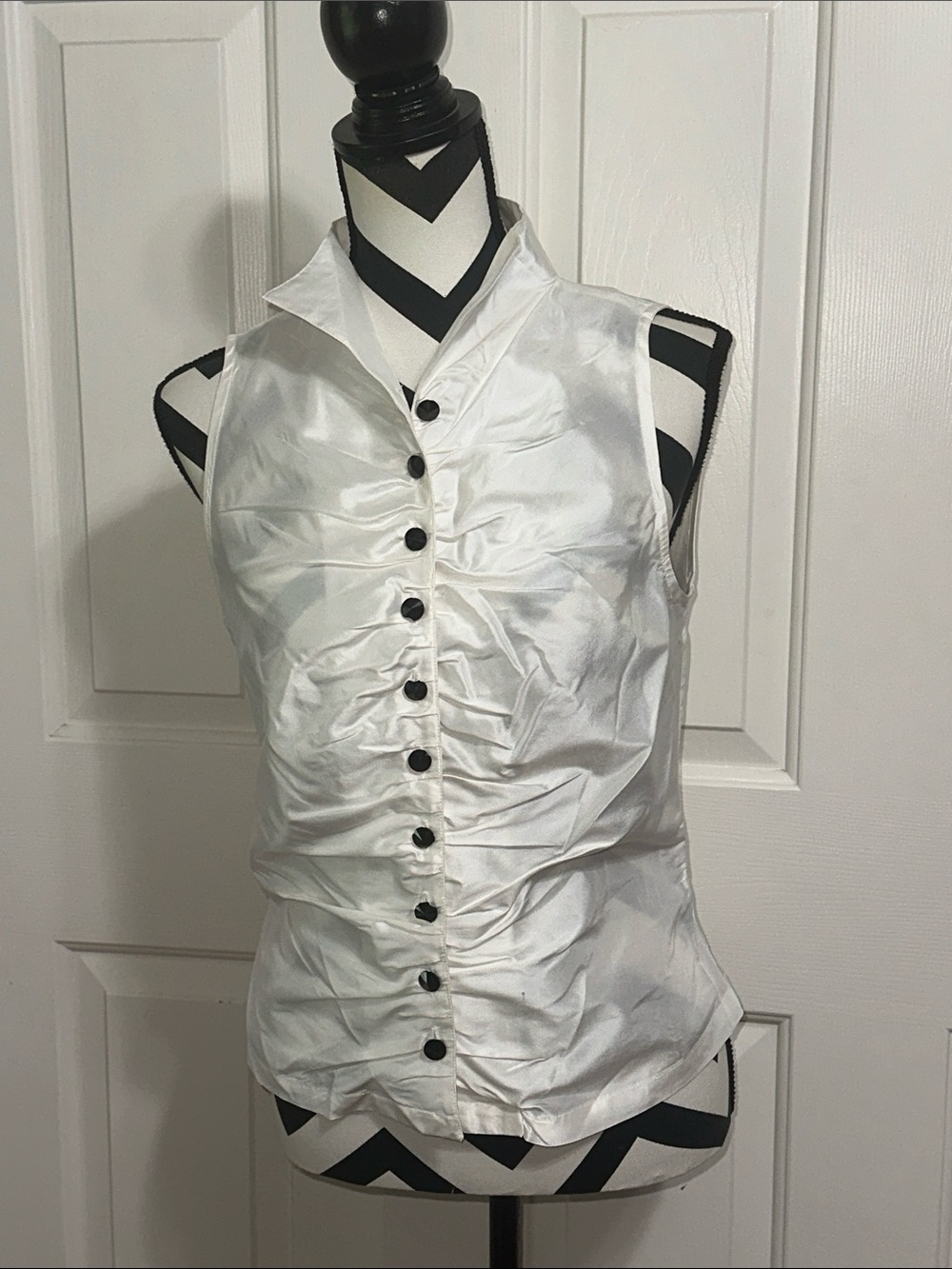 Marisa Baratelli Thai Silk White Sleeveless Ruched Button-Front Top